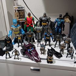 Articulated Batman set action figures.  good Condition. one  FUNKO POP " SCARECROW IMPOSTER" figure, 2 metal batimovil,   talking robin, batman vehicl