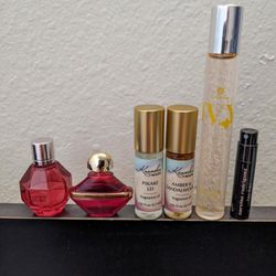 ▶️READ DESCRIPTION BEFORE MESSAGING ME◀️ Purse size perfume miniatures ($40 firm)