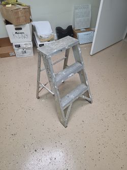 Aluminum Step Ladder