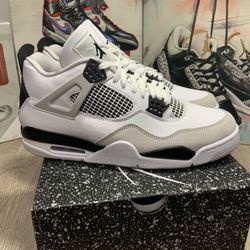 Military Black Size 8 Jordan 4