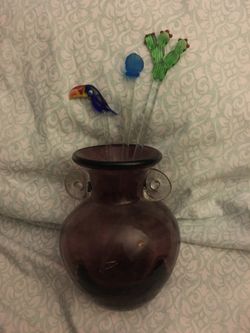 Vase and stir sticks