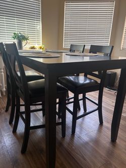Gray table w/ chairs