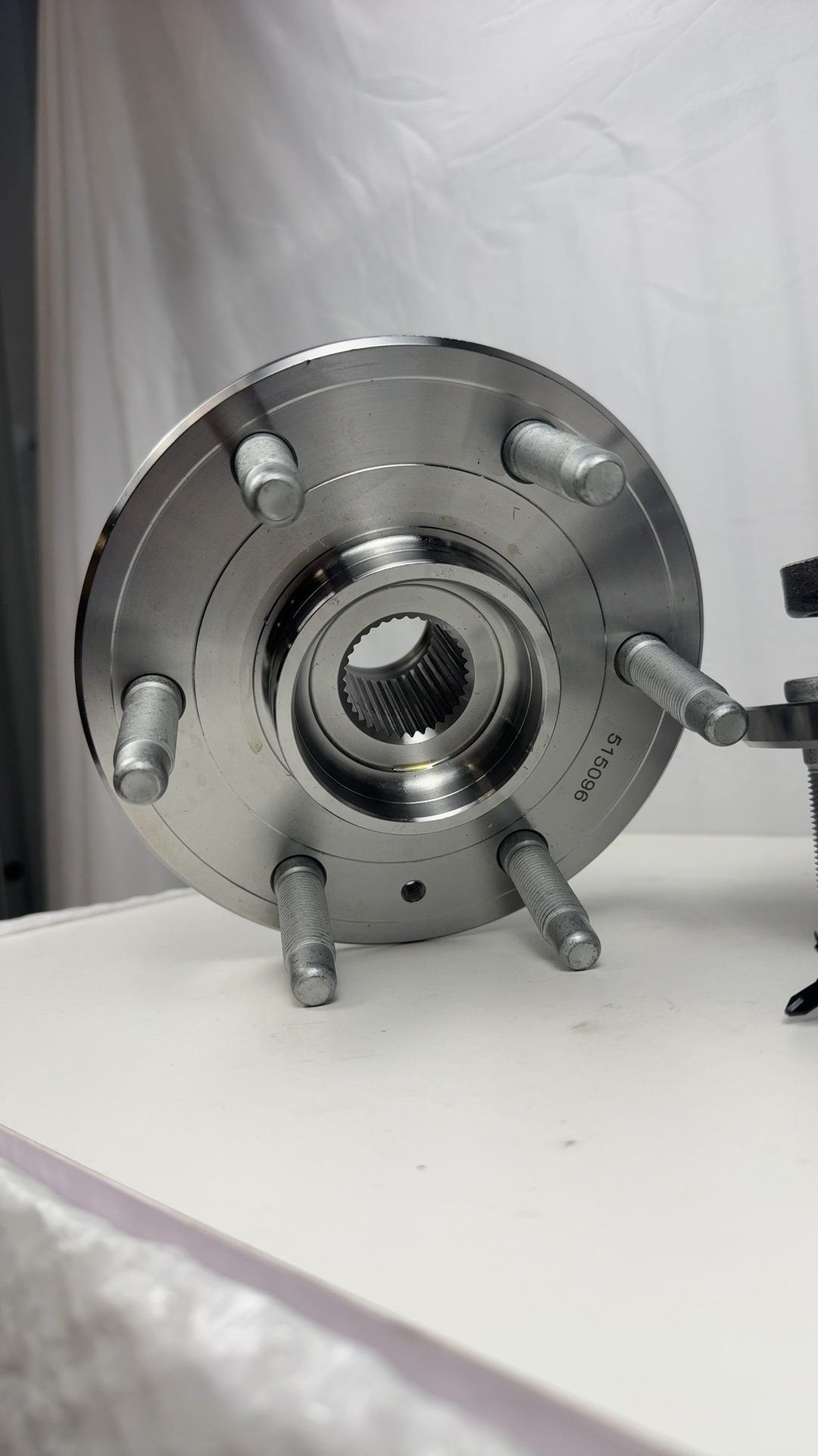 4WD Front Wheel Bearing Hubs for 2007-2013 Chevy Silverado GMC Sierra1(contact info removed)96