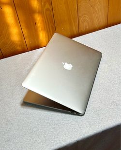 Apple MacBook Pro 15” Retina i7/16GB/500GB SSD $350