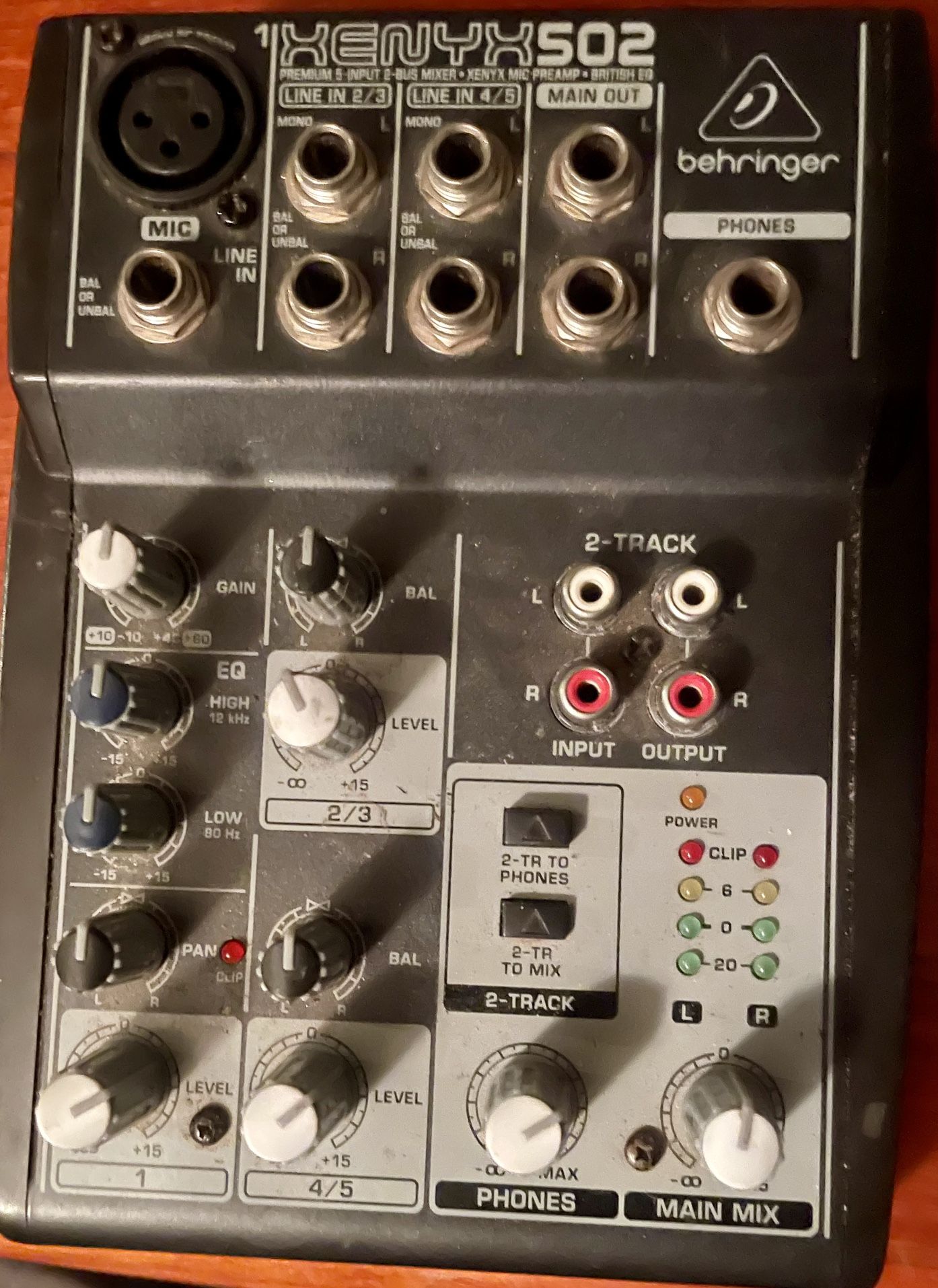 Behringer Xentyx 502 Mixer