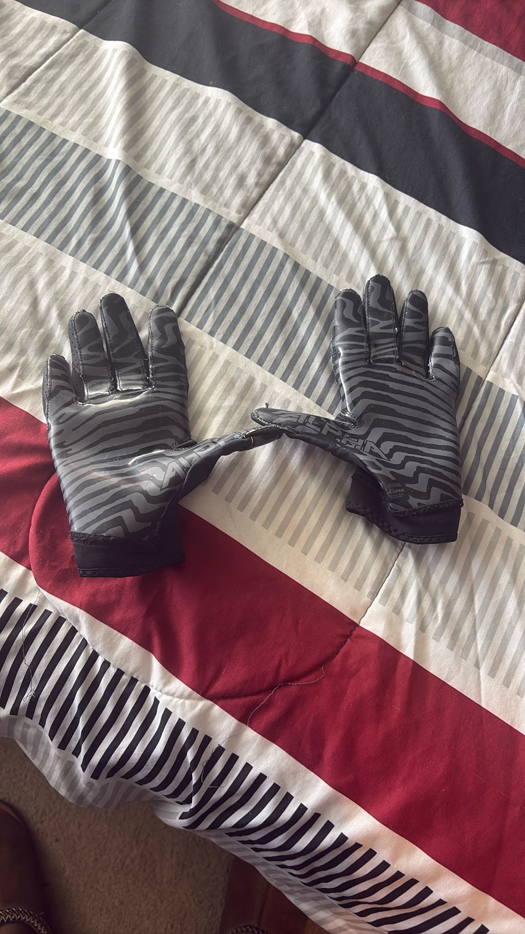 Nike alpha gloves