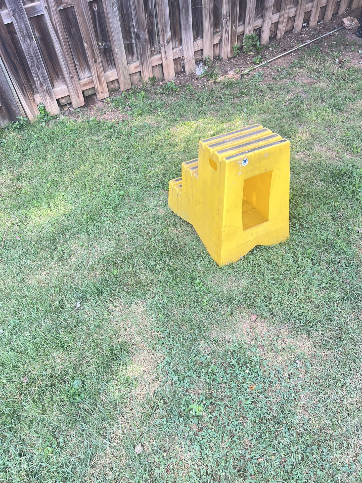 Heavy Duty Plastic Tres Step Ladder 