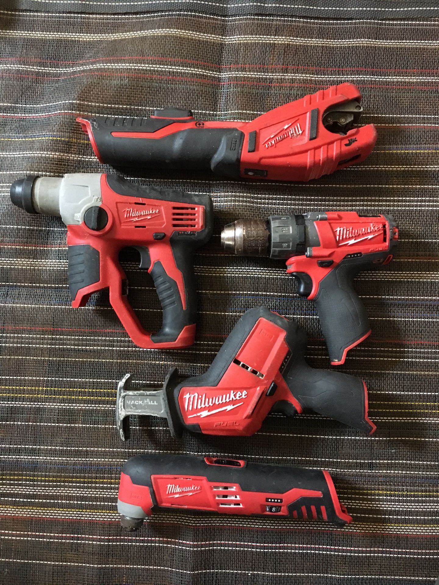 Milwaukee 12v tolls good condition (((( no charge no battery))))