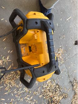 2 in 1 Dewalt radio/ battery charger 20v max
