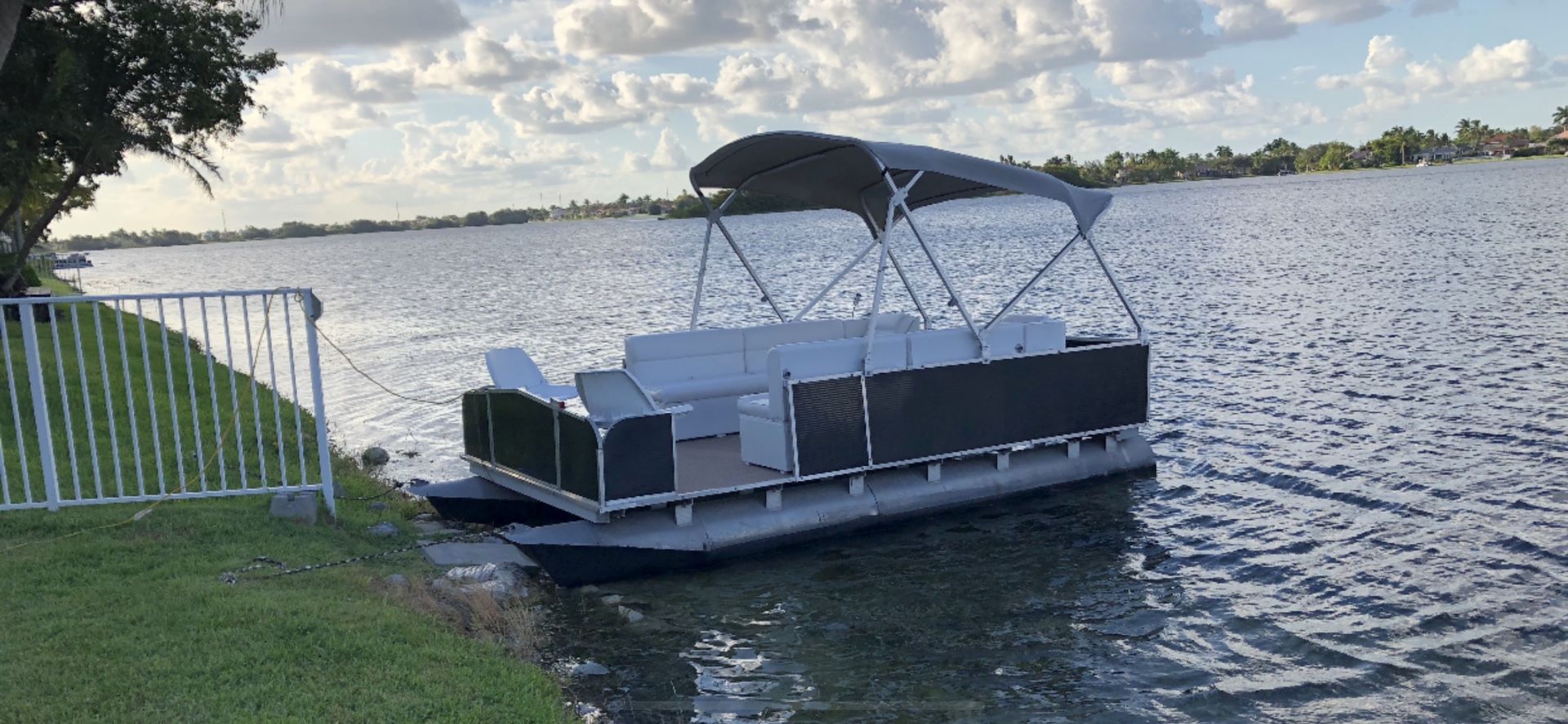Electric 16” Pontoon. “FIXER UPPER”