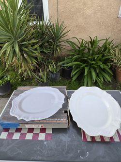white ceramic Le Provence scalloped serving platter from the Modern Farmhouse Turkey Collection