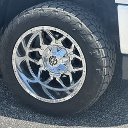 33/12.50/20 Tires