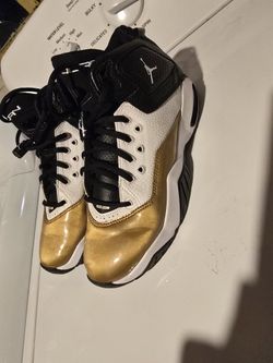 Tenis Color Dorado Talla 6 Boys