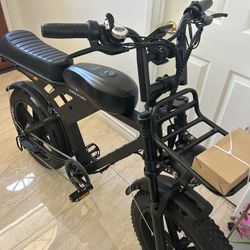 Electric Bike, new open box, smart intelli display, comfortable seats, long range, dual brakes,