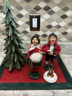 Byer’s Choice Boy And Girl With Ice Skates And Camp Fire