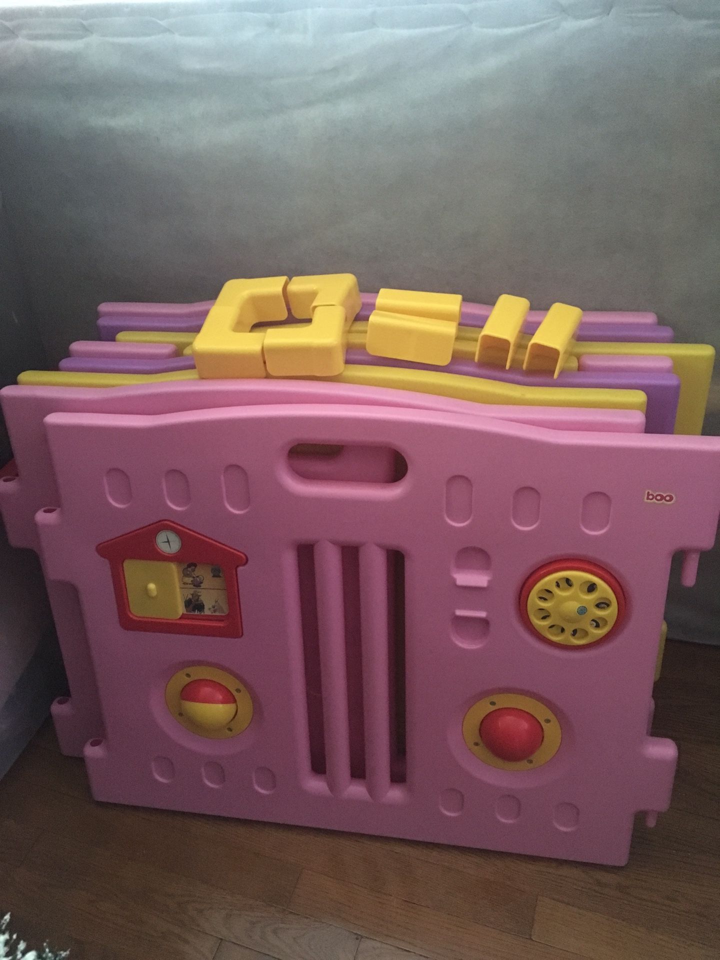 Sky enterprise USA baby gate play yard or play Pen
