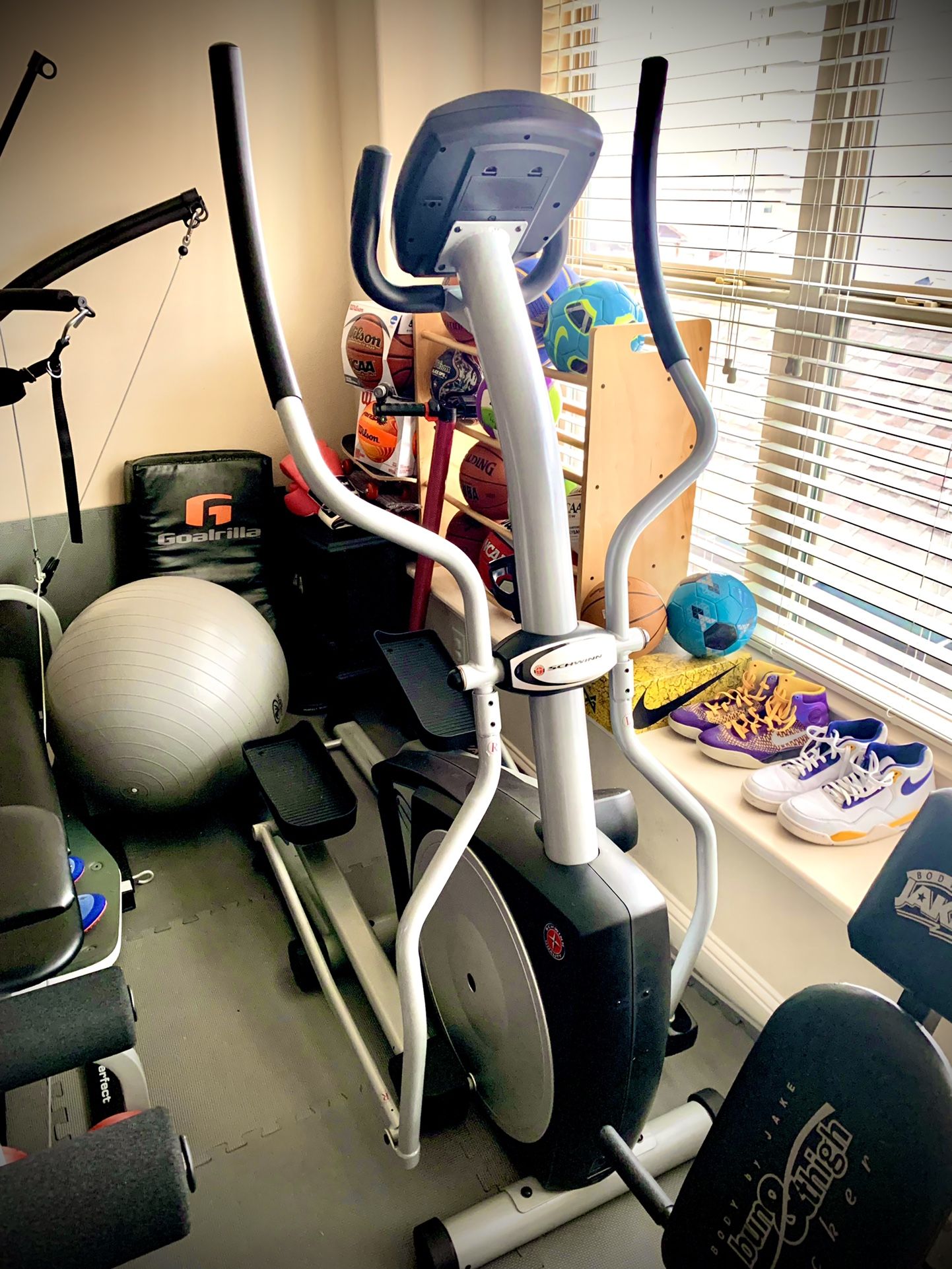 ELLIPTICAL EXERCISE MACHINE (great for indoors/garage Set Up) Adds Up to your Personal 🏡 GYM set Up!!