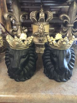Set Of Lions With Crown On Top