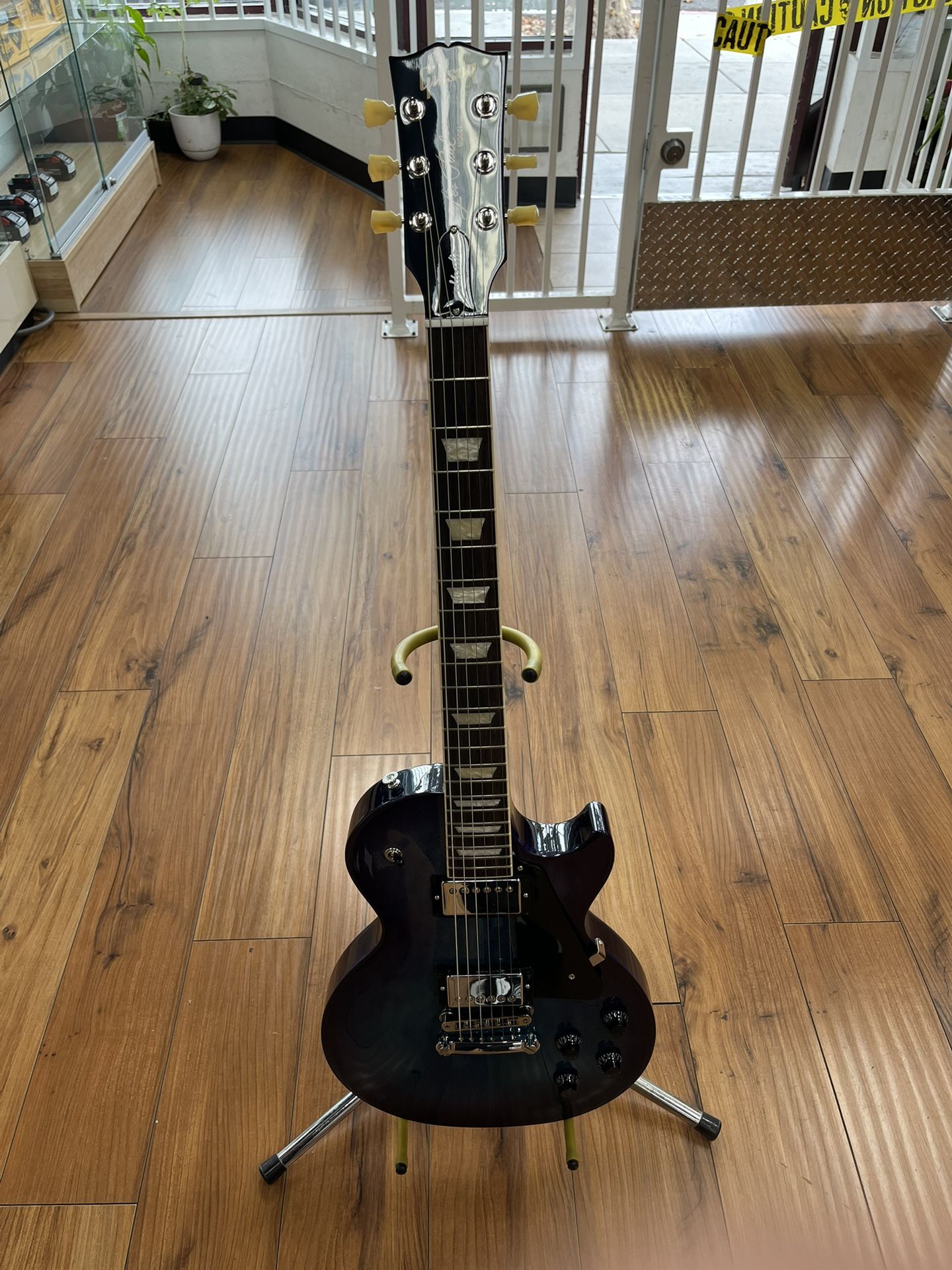 GIBSON LES PAUL STUDIO 2021 ELECTRIC GUITAR, NO CASE IN GOOD CONDITION
