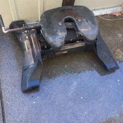 Curt Q24  5th Wheel Hitch 