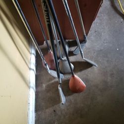 8 Golf Clubs