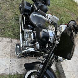 Yamaha 1700 cc 2007 ( Title To Hands)