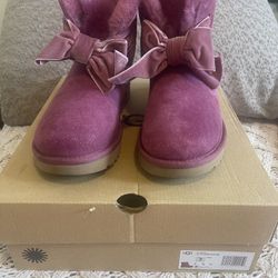womens ugg size 7 