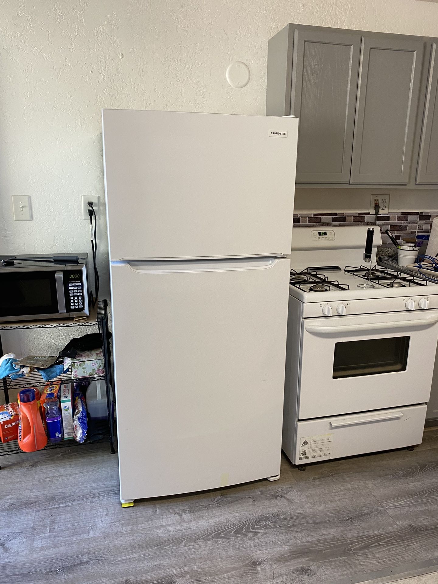 Frigidaire. Fridge Like New