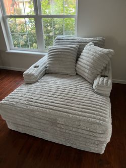 Oversized Chaise Lounge Chair with Cup Holders