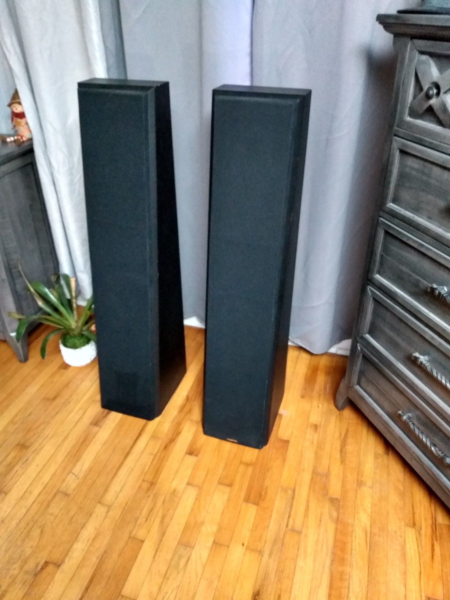 NEAR RARE TOWER LOUDSPEAKERS PAIR