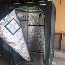 Vivosun 4X4 Mylar Grow Tent