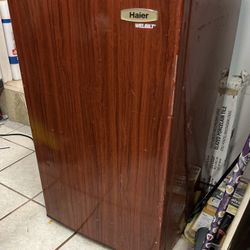 Haier Compact Mini fridge + Freezer Section 🥶 