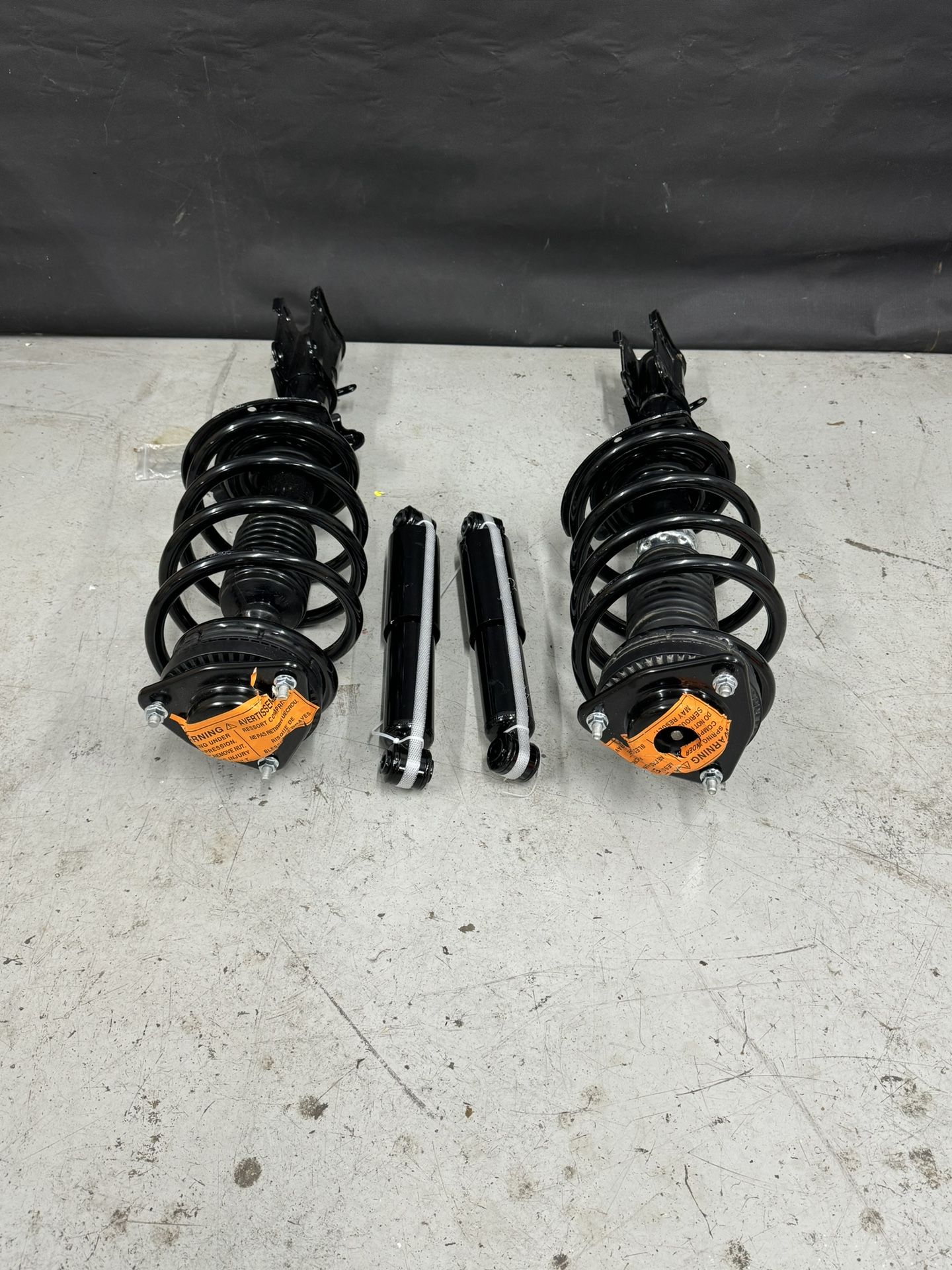 NEW TRQ Front Shock Absorber Kit 2010-2013 Hyundai Tucson 2011-2016 Kia Sportage