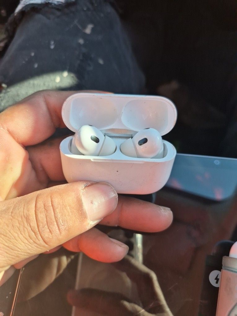 2 Pairs Of Airpods 