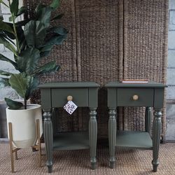 NIGHTSTANDS/SIDE TABLES 💚