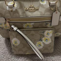 Coach Purse With Wristlet 