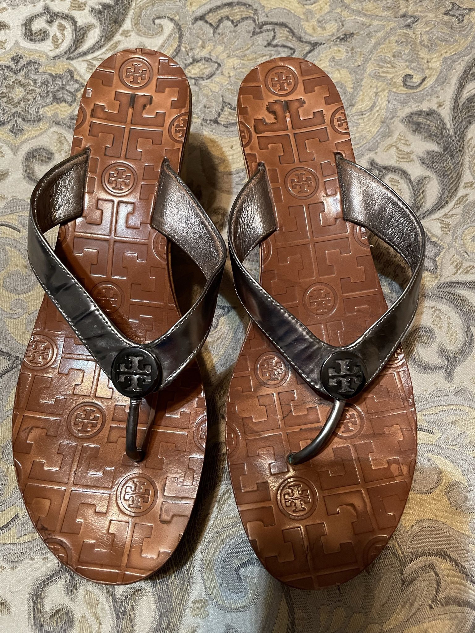 Authentic Tory Burch Sandals Size 8 for Sale in Belleville, IL - OfferUp