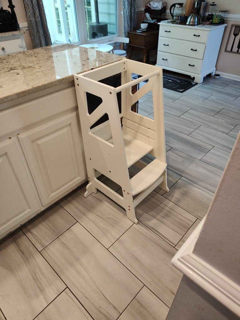 Kids Step Stool With Safety Rail