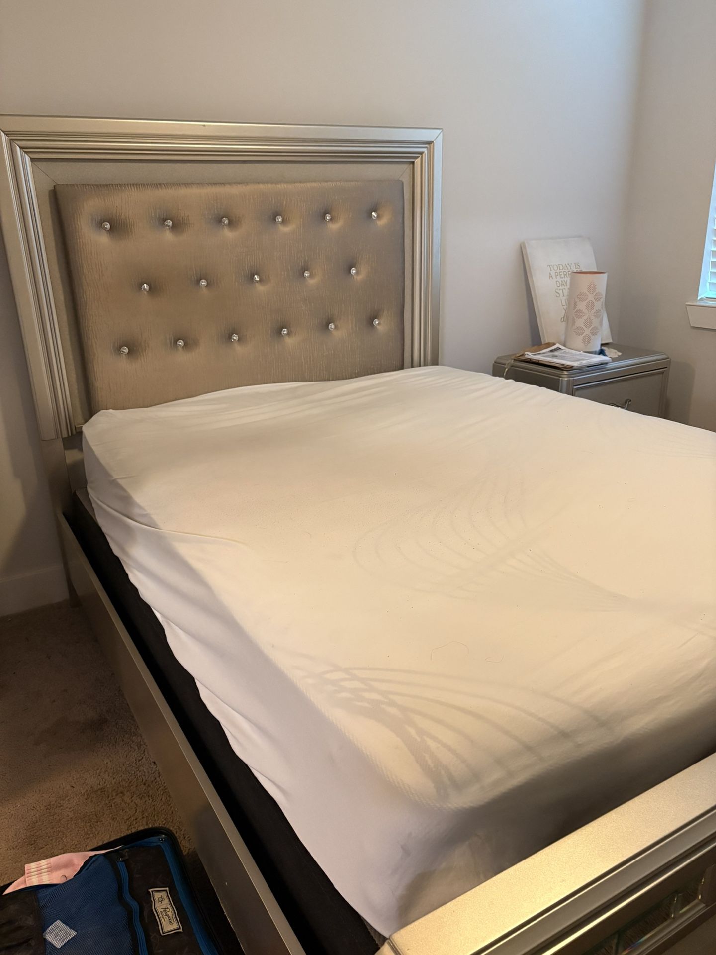 3 Piece Bedroom Set For Sale