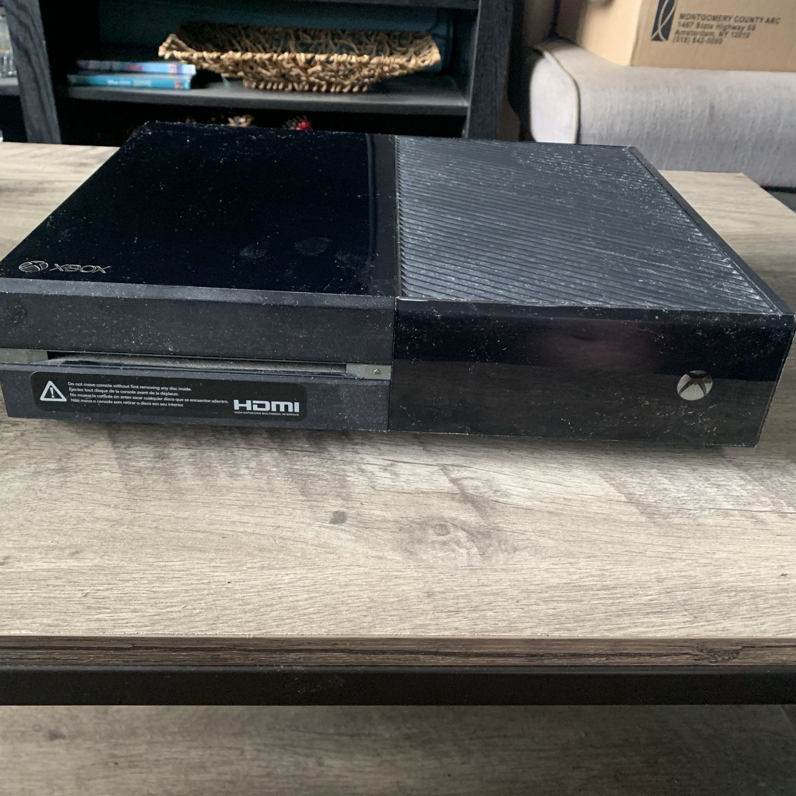 Microsoft Xbox One Console Model 1540 FOR PARTS OR REPAIR ONLY