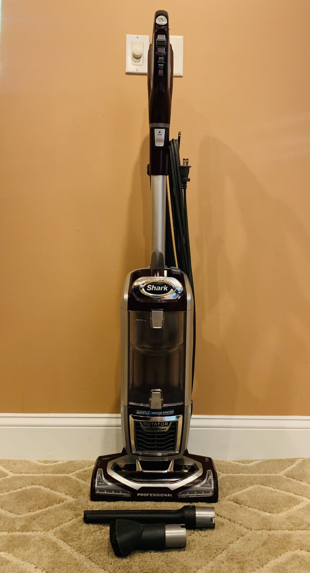 Shark powered lift away true Pet vacuum cleaner