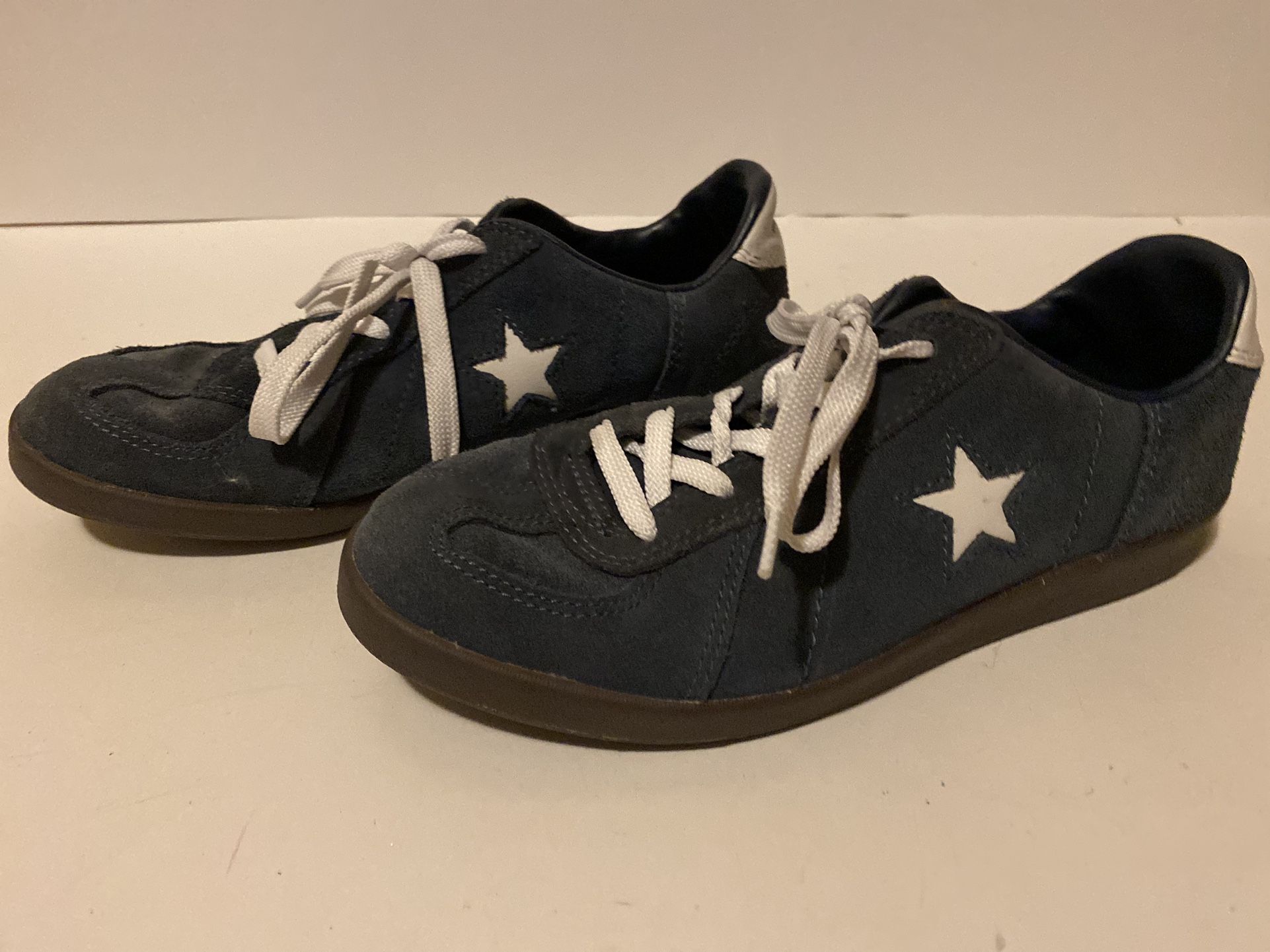 Men’s/Boys’ Blue Converse Size 6