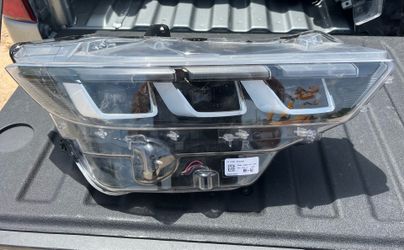 2024-2025 FORD MUSTANG RH PASSENGER SIDE HEADLIGHT PR3B-13005-AJ OEM