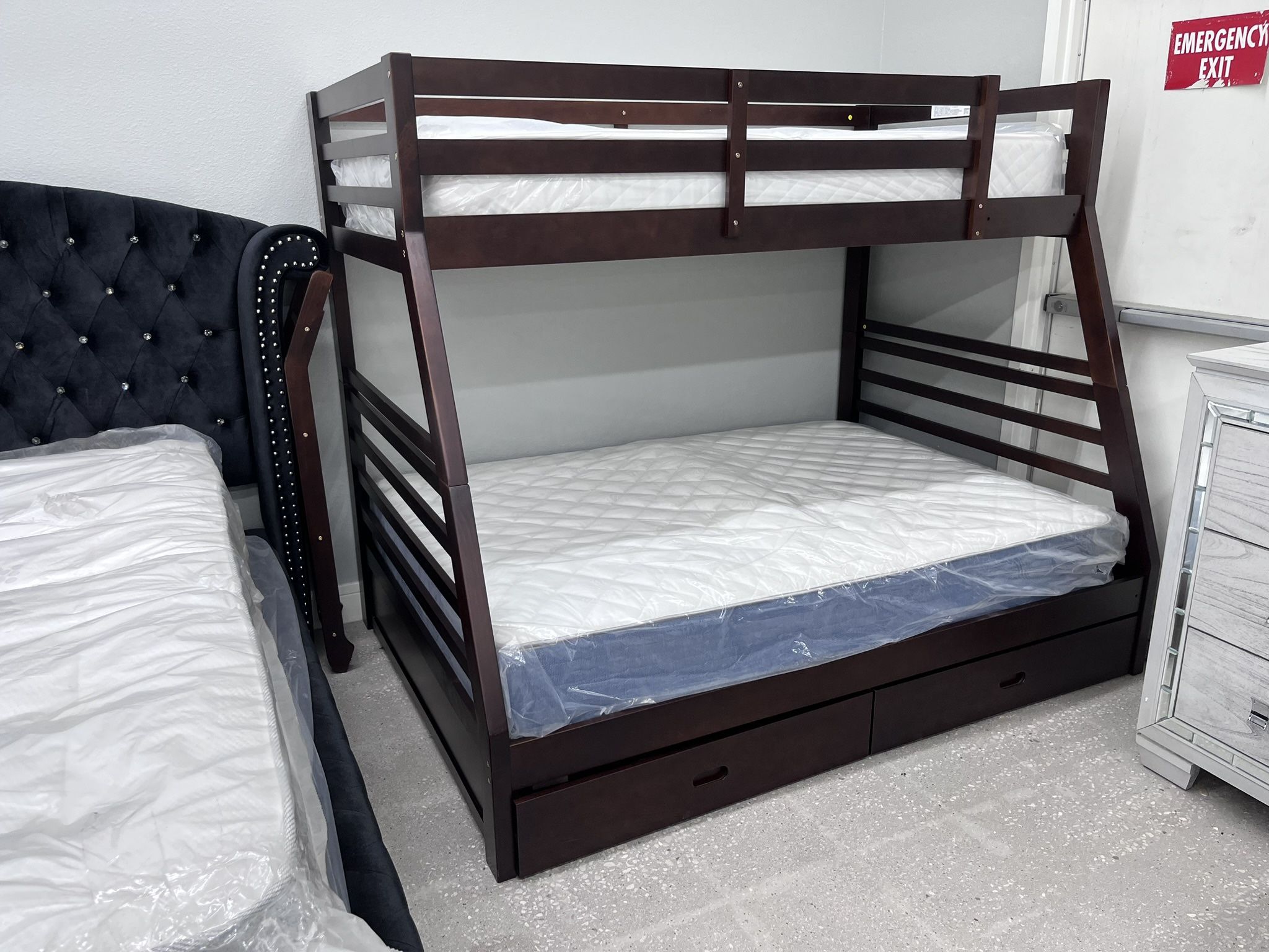 Twin/Full Bunk Bed With Mattress 🔥🔥🔥🔥