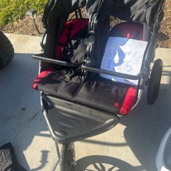Double jogging stroller 