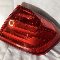 2012-2015 BMW 328 Passenger RH Tail Light.
