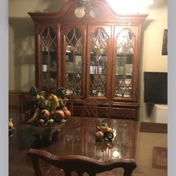 Beautiful Dining set with China Cabinet