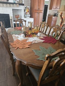 Table With Matching Hutch/China Cabinet
