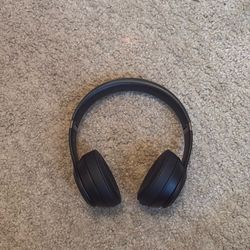 Brand new Beats Solo 4 wireless headphones. Never used, still in perfect condition.