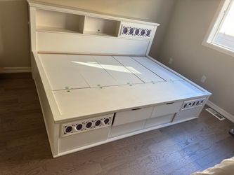 Full Size Storage Bed - excellent condition